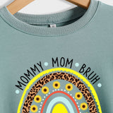 MOMMY MOM BRUH Pullover mit Rundhalsausschnitt und langen Ärmeln und Regenbogen-Liebesbrief-Print