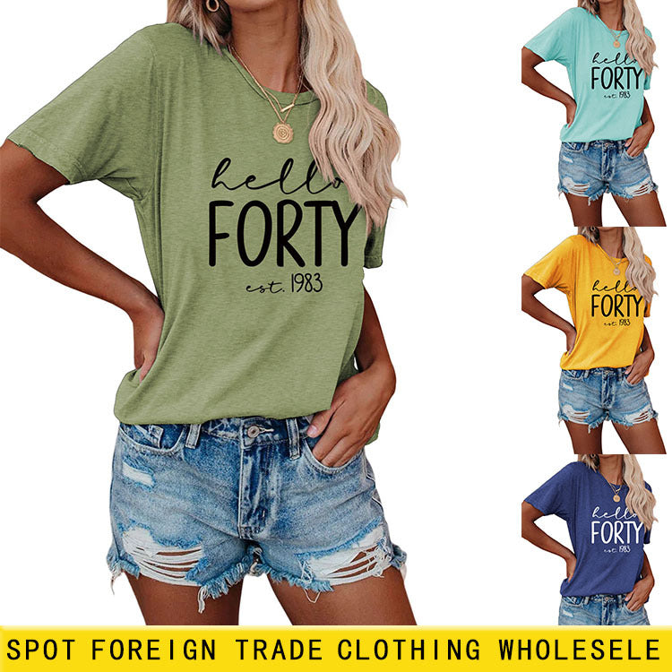 T-shirt à manches courtes et col rond avec lettre anglaise Hello Forest Est 1983