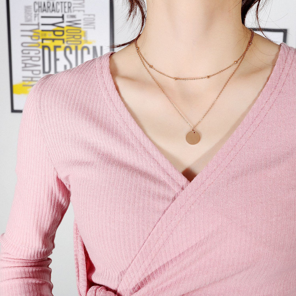 NEHZUS Petite chaîne de perles rondes double couche classique et polyvalente avec pendentif rond brillant pour collier de clavicule pour femme