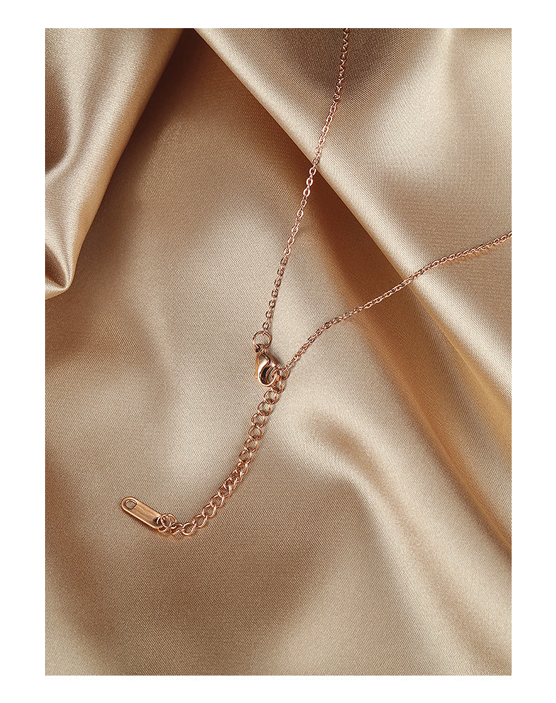 Personalized Mother of Pearl Titanium Steel Necklace for Women with Diamonds Simple Fashion Collarbone Chain