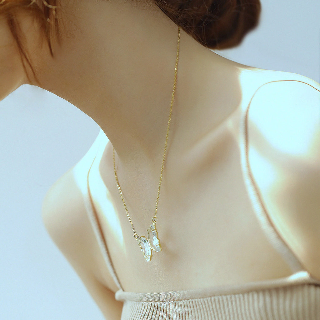 Petite chaîne de clavicule fraîche créative pour fille, pendentif en cristal et diamant, collier papillon polyvalent personnalisé
