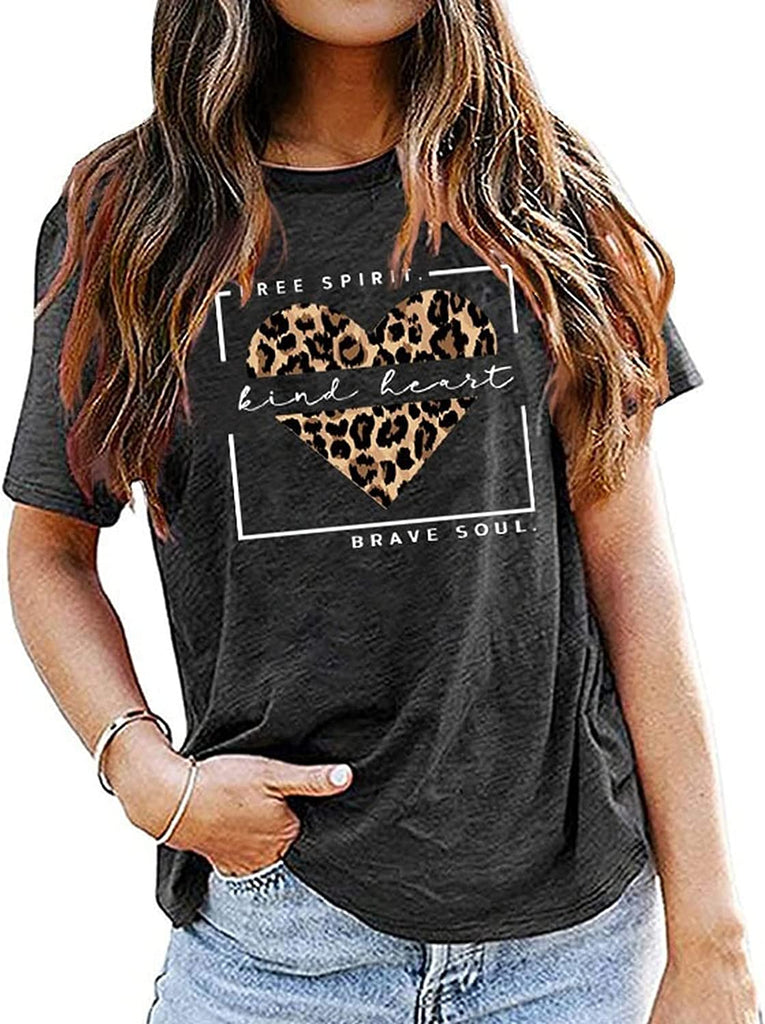 Frau Free Spirit Kind Heart Brave Soul Leopard Heart T-Shirt Frauen Grafik Shirt