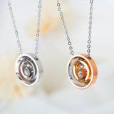 NEHZUS Pendentif à fermoir à trois anneaux tricolore à la mode et simple pour hommes et femmes en acier au titane avec collier de couple personnalisé en diamant