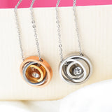 NEHZUS Pendentif à fermoir à trois anneaux tricolore à la mode et simple pour hommes et femmes en acier au titane avec collier de couple personnalisé en diamant