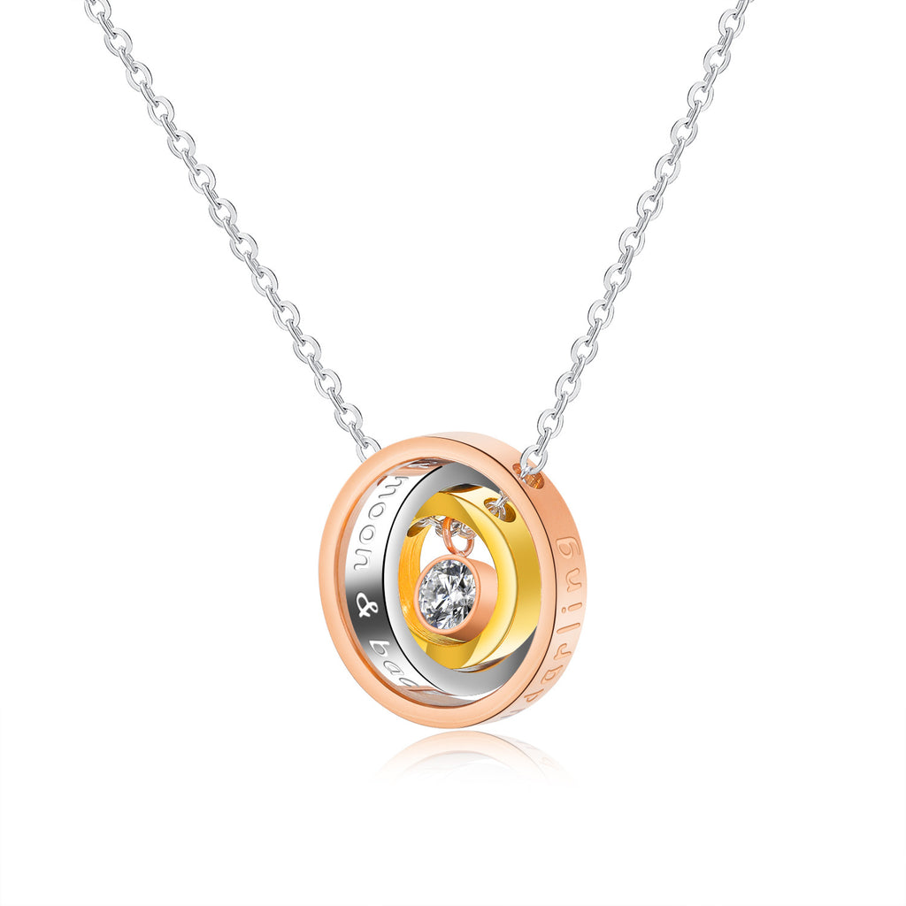 NEHZUS Pendentif à fermoir à trois anneaux tricolore à la mode et simple pour hommes et femmes en acier au titane avec collier de couple personnalisé en diamant