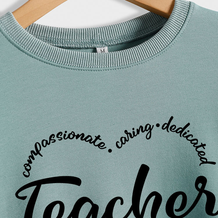 Pull ample à manches longues et col rond, mode attentionnée et compatissante