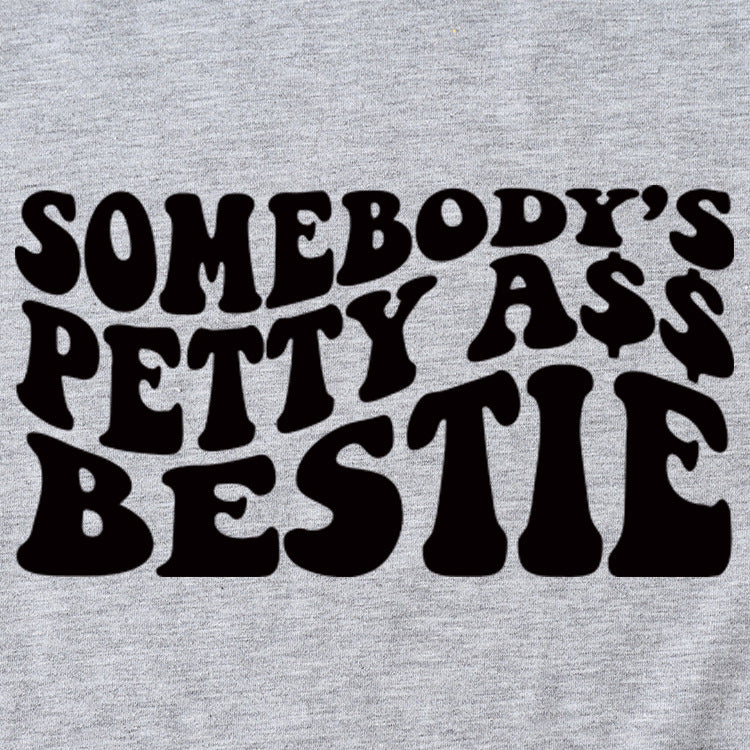 T-shirt à manches courtes monogramme Petty Ass Bestie de quelqu'un