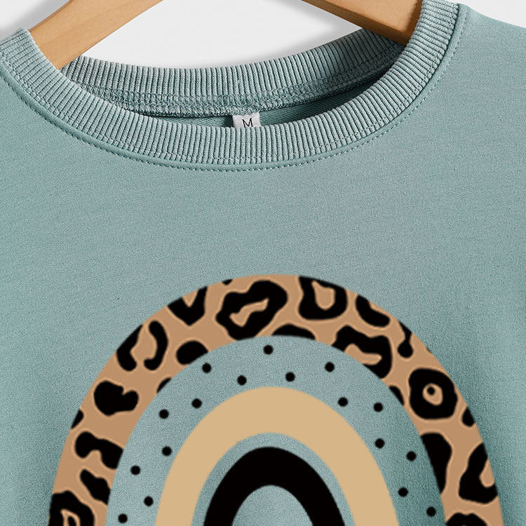 Mama Love Sweat-shirt ample à manches longues et col rond avec imprimé léopard arc-en-ciel
