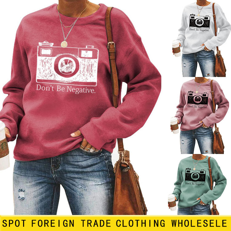 Pull ample imprimé Don't Be Negative, col rond, manches longues