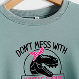 Ne plaisantez pas avec Auntasaurus, vous obtiendrez un sweat-shirt à manches longues imprimé avec lettres Jurasskicked pour femmes